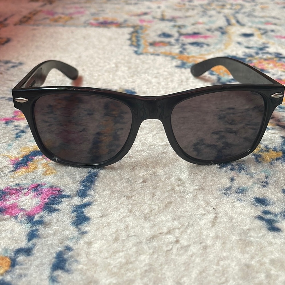 Miley Cyrus Feather Sunglasses